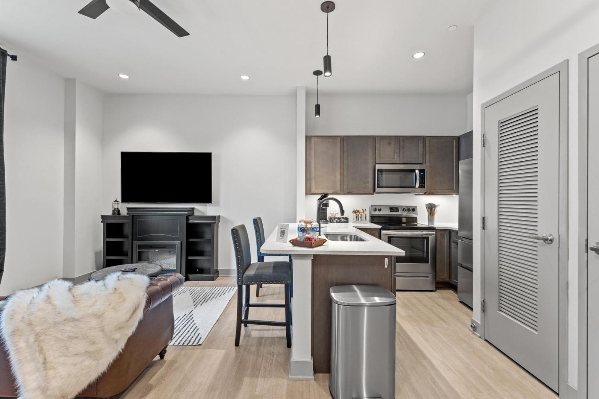175 Lex - Walkable Downtown Lexington & Rupp Arena - Full Condos Номер фото
