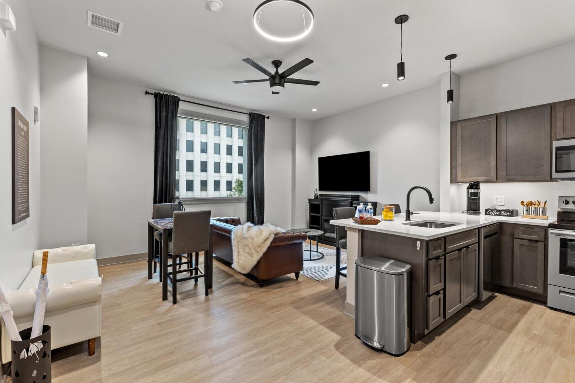 175 Lex - Walkable Downtown Lexington & Rupp Arena - Full Condos Номер фото